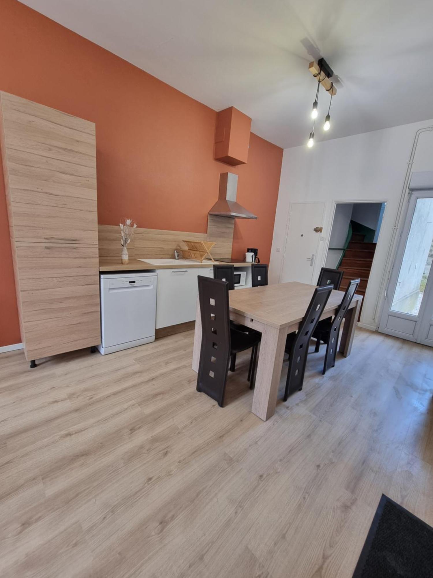 L Essentiel Gite Pour 6 Personnes Sireuil  Εξωτερικό φωτογραφία